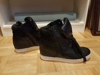 Joe Boxers Women High Heel Sneakers size 11