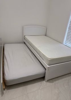 Bed / twin bed