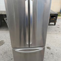 SALE!! Refrigerator french door 33” inches LG
