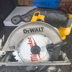DeWalt Circular Saw Battery Powered