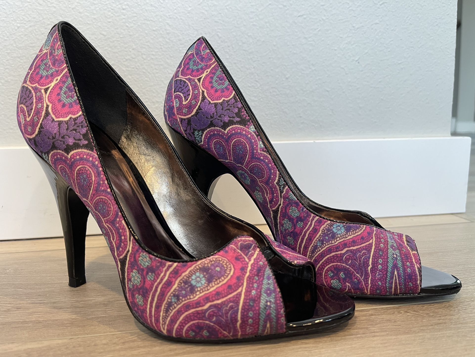 Carlos Santana Paisley Heel