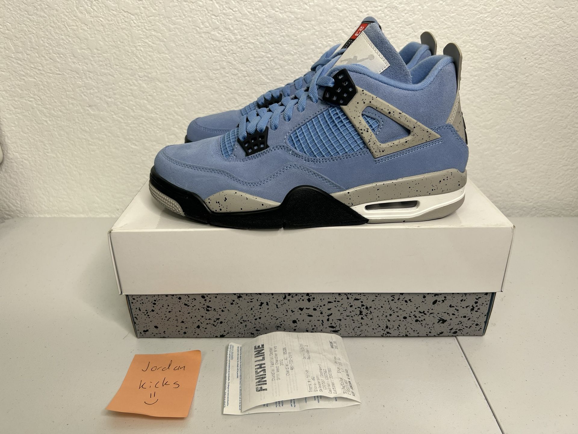 *NEW* Air Jordan 4 UNC Men’s Size 9
