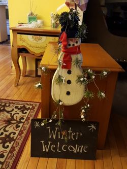 it is a beautiful decor of winter welcome