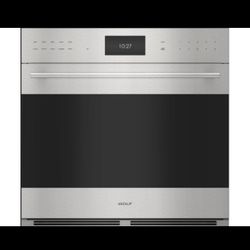 💎 BRAND NEW – STORE WARRANTY INCLUDED  Upgrade your kitchen with this premium Wolf 30” built-in oven, combining sleek modern design with professional