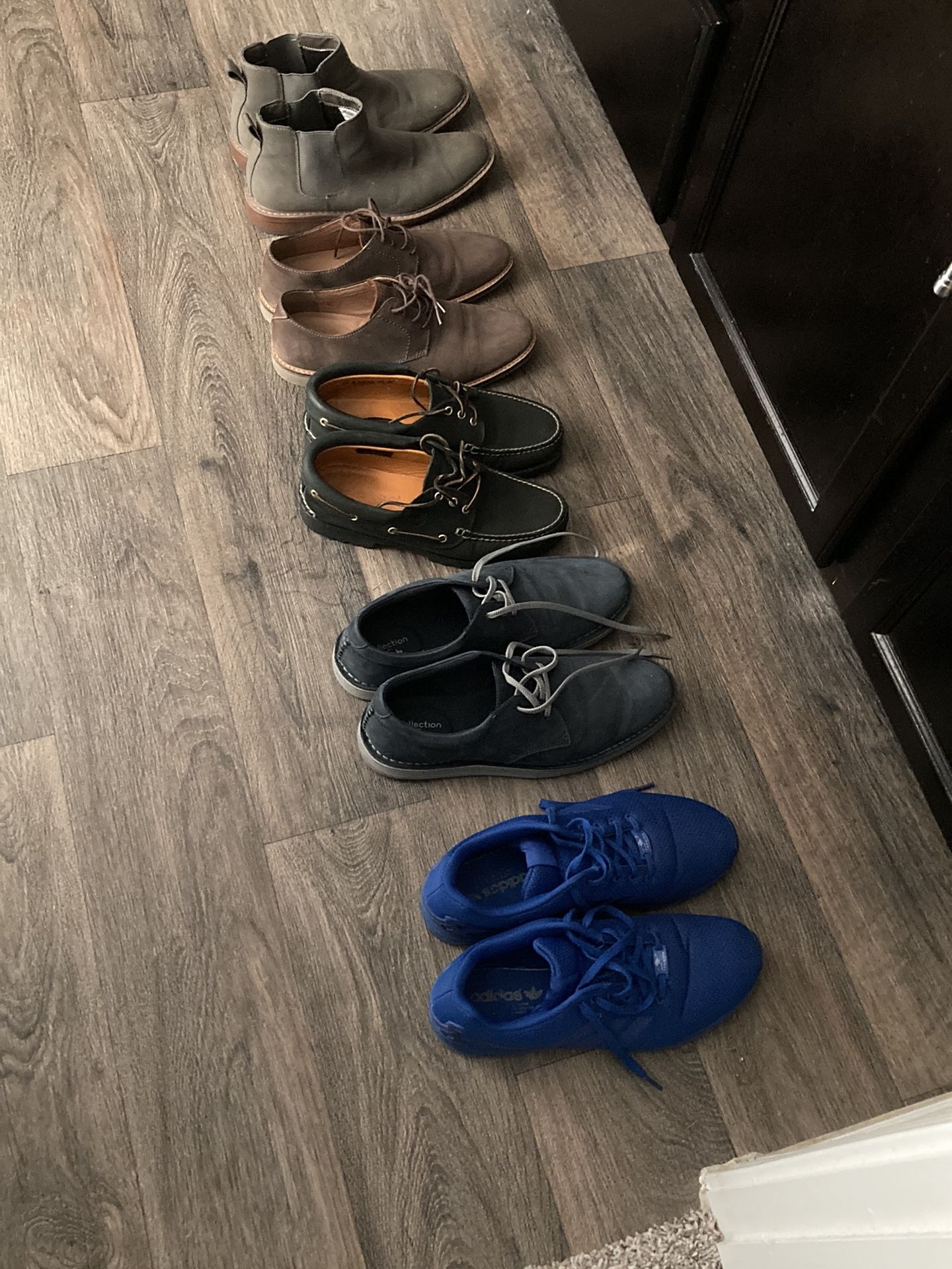 5 pairs of shoes