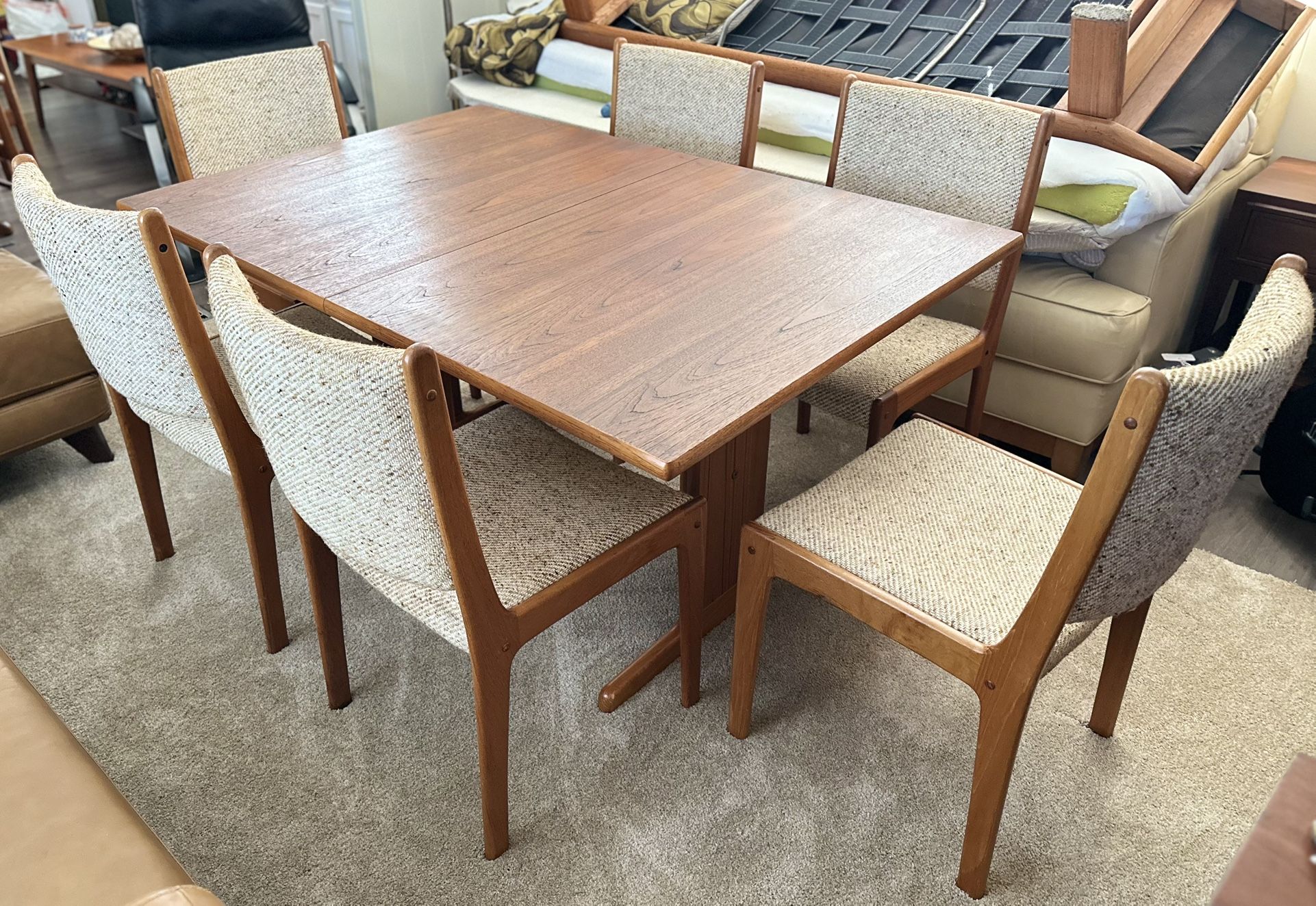 Mid-century teak dining chairs and table with extensions by Farse Stolefabrik, made in Denmark