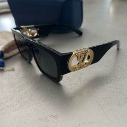 Louis Vuitton LV Link Sunglasses (unisex)