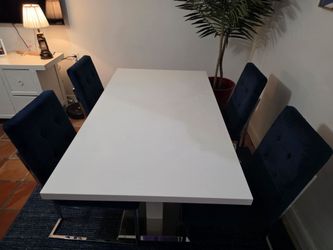 Juego de comedor con 4 sillas