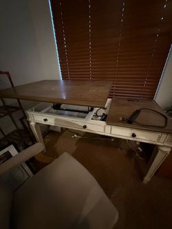 Desk w/ chair (stand up)