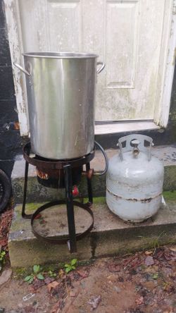 Burner, propane tank and cooking pot