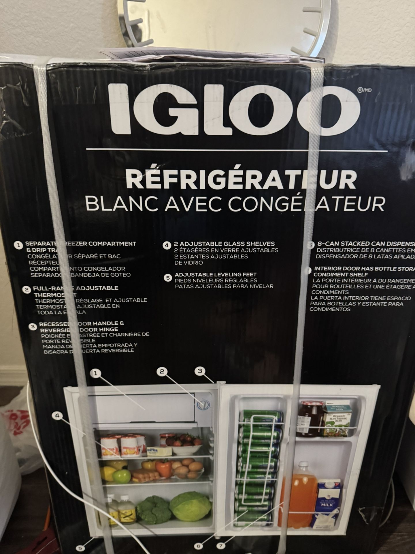 IGLOO MINI FRIDGE BRAND NEW