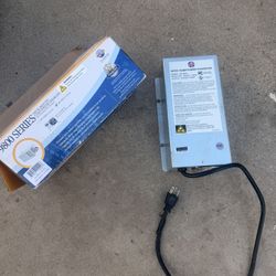 RV DECK MOUNT CONVERTER CHARGER 