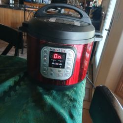 Red Crock Pot Light Use, Great Condition!