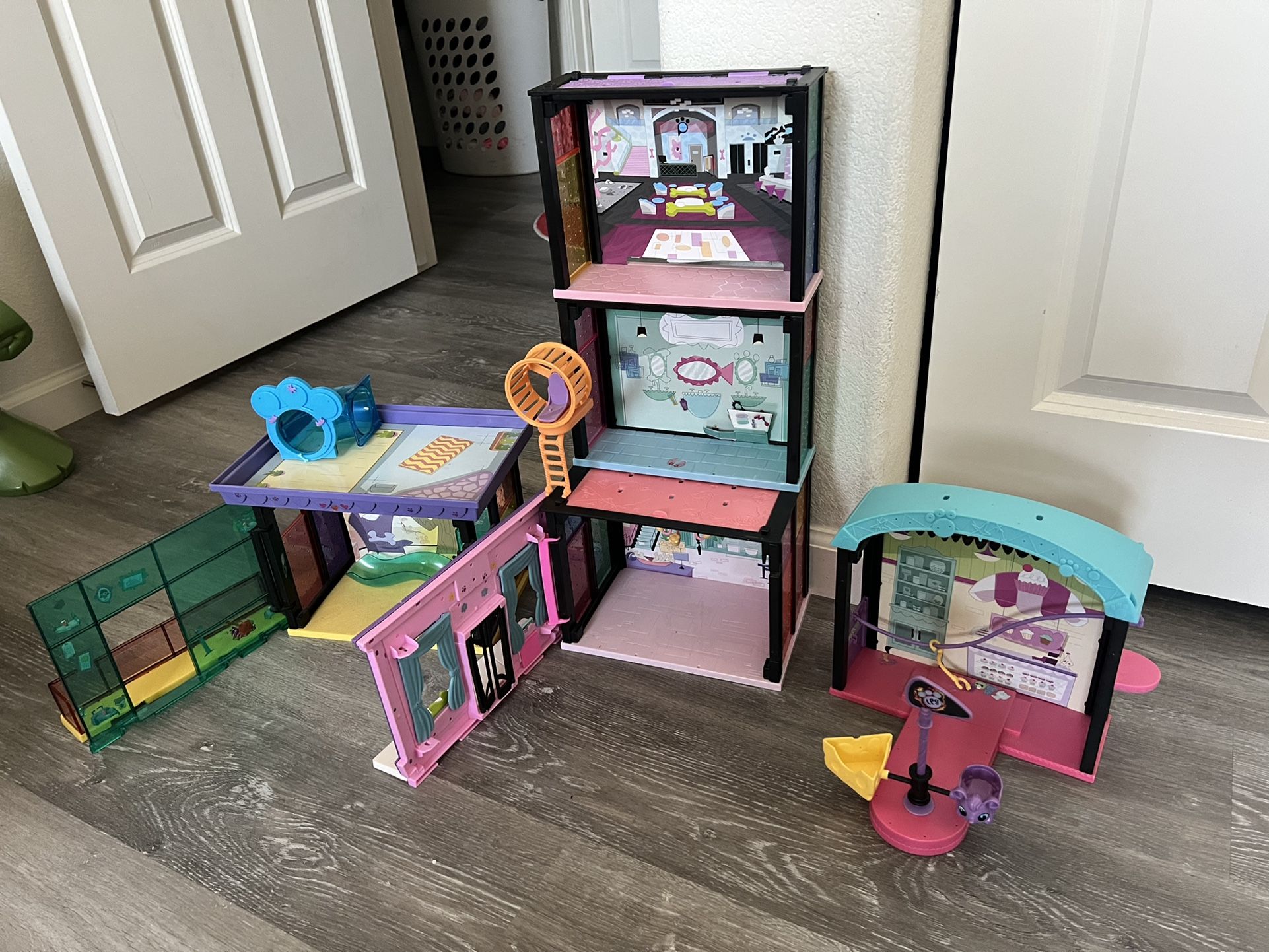 Huge Littlest Pet Shop LPS House Play Set 30 Pieces • Excellent Well Cared  For! Comes in New Lakeshore Learning Bag for Sale in San Diego, CA - OfferUp