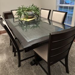 Dining room table an 6 chairs