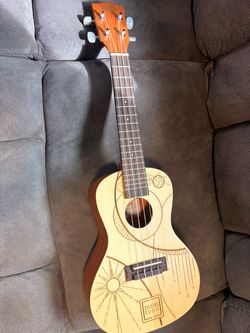 Mxmtoon signature concert ukulele