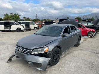 2013 VW PASSAT FOR PARTS