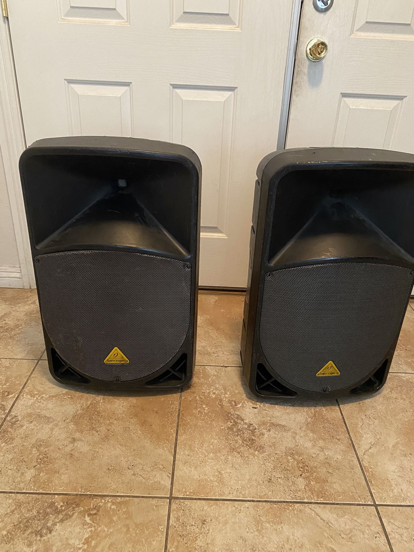 Behringer Eurolive B115D 1000W 15 Inches Powered Speaker DJ SPEAKERS for Sale in Las Vegas, NV
