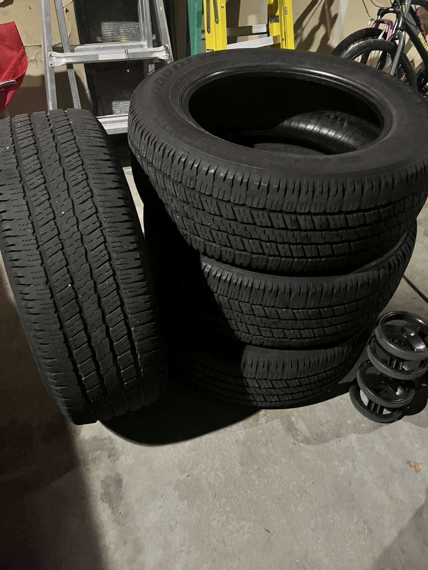 Goodyear Wrangler SR-A P275/60R20