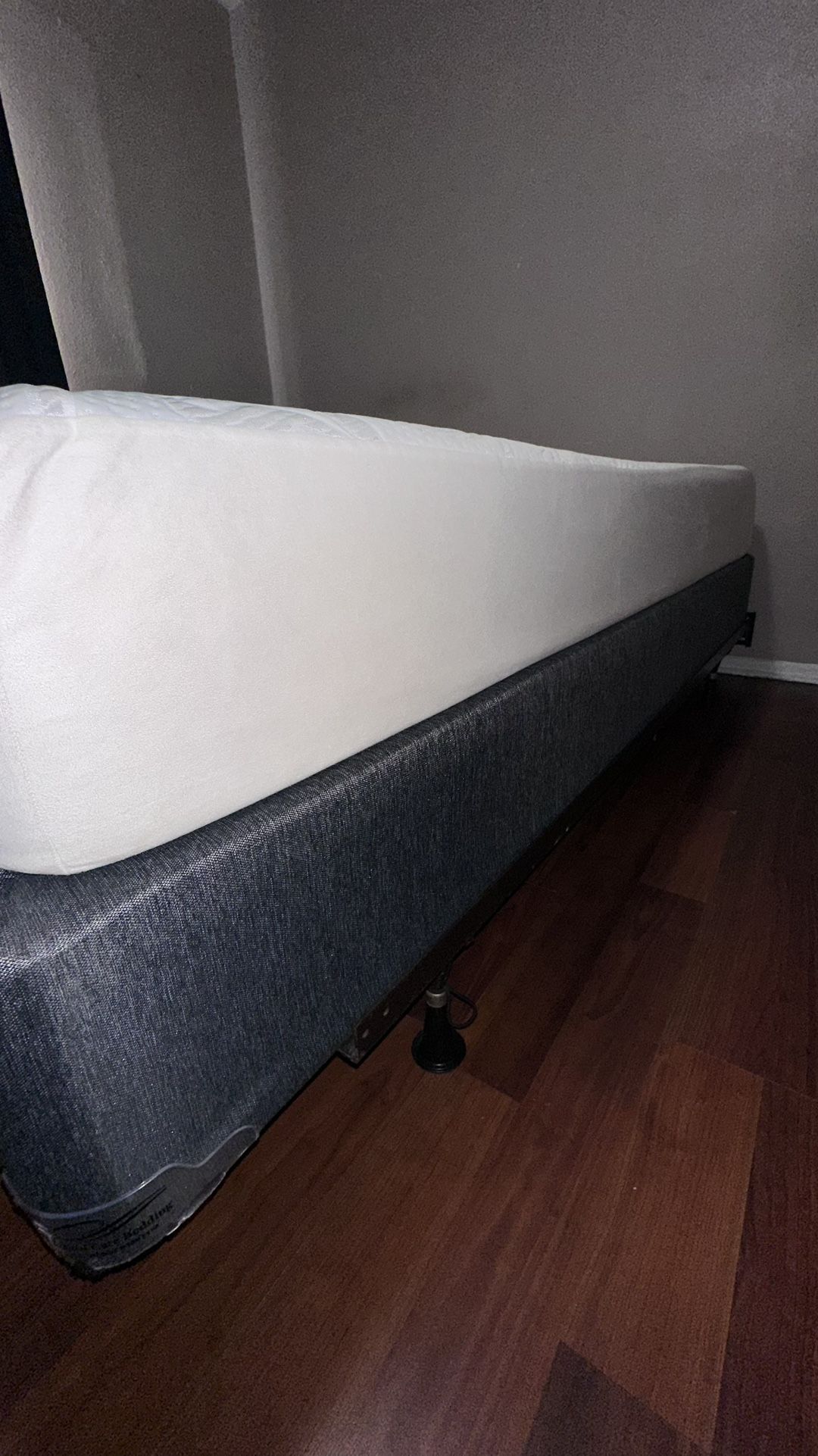 TEMPUR PEDIC QUEEN