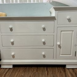 Pottery Barn Changing Table w/drawers White