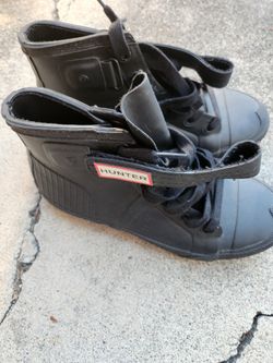 Barely Used Nice Hunter Black Short Womens Boots Size 8