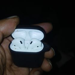 iPhone earbuds with rubber protective charging case