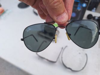Ray-Ban Aviator Sunglasses Black Frame