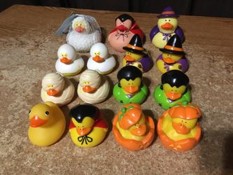LOT OF 15 RUBBER DUCKS HALLOWEEN DRACULA VAMPIRE GHOST MUMMY PUMPKIN SHEEP WITCH