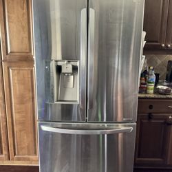 LG Fridge - Not Working, Parts And Accessories Available For Sale 