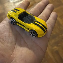 Hot Wheels Dodge Viper Yellow Diecast 1/64 Mattel Toy Car Loose