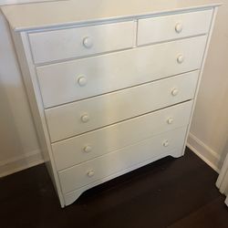 PENDING; White 6 Drawer Dresser 