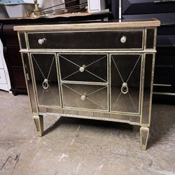 Bassett Borghese Mirrored Accent Table / Cabinet