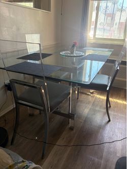 Glass dinning table