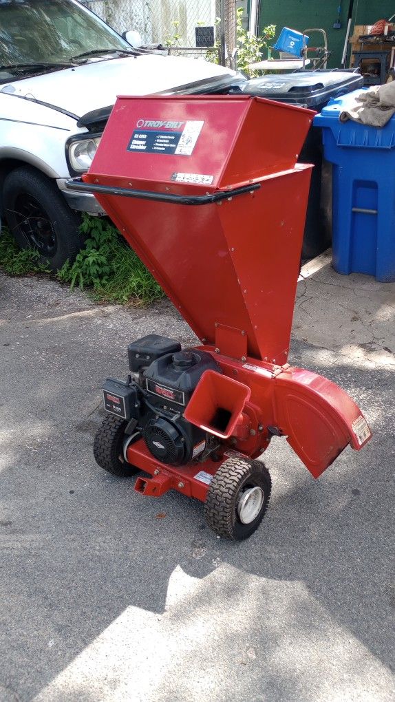 Troy Bilt Chipper Shredder. #CS 4265