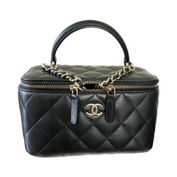 Chanel Classic Top Handle Vanity Case With Chain Quilted Lamb skin for Sale  in Lathrup Village, MI - OfferUp