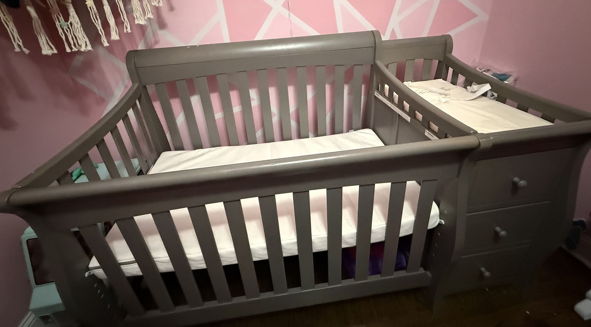 Crib with storage 