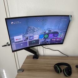 Gaming Monitor Setup 