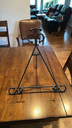 Easel 17 tall 17 wide