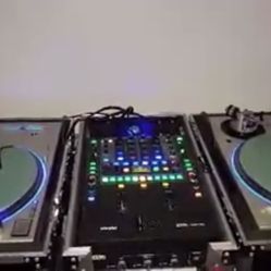 DJ Equipment 