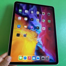128GB Apple IPad Pro 11” (2020 Model / Liquid Retina Display/ 2nd Generation) like new with Bluetooth keyboard & Accessories