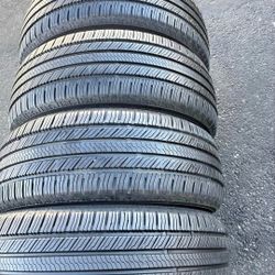 235 60 18 Tires Con 80% De Vida Las 4 De La Marca Michelín 