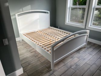 Crate & Barrel White Bedroom Set – Queen Bed, Dresser, Mirror & Nightstand