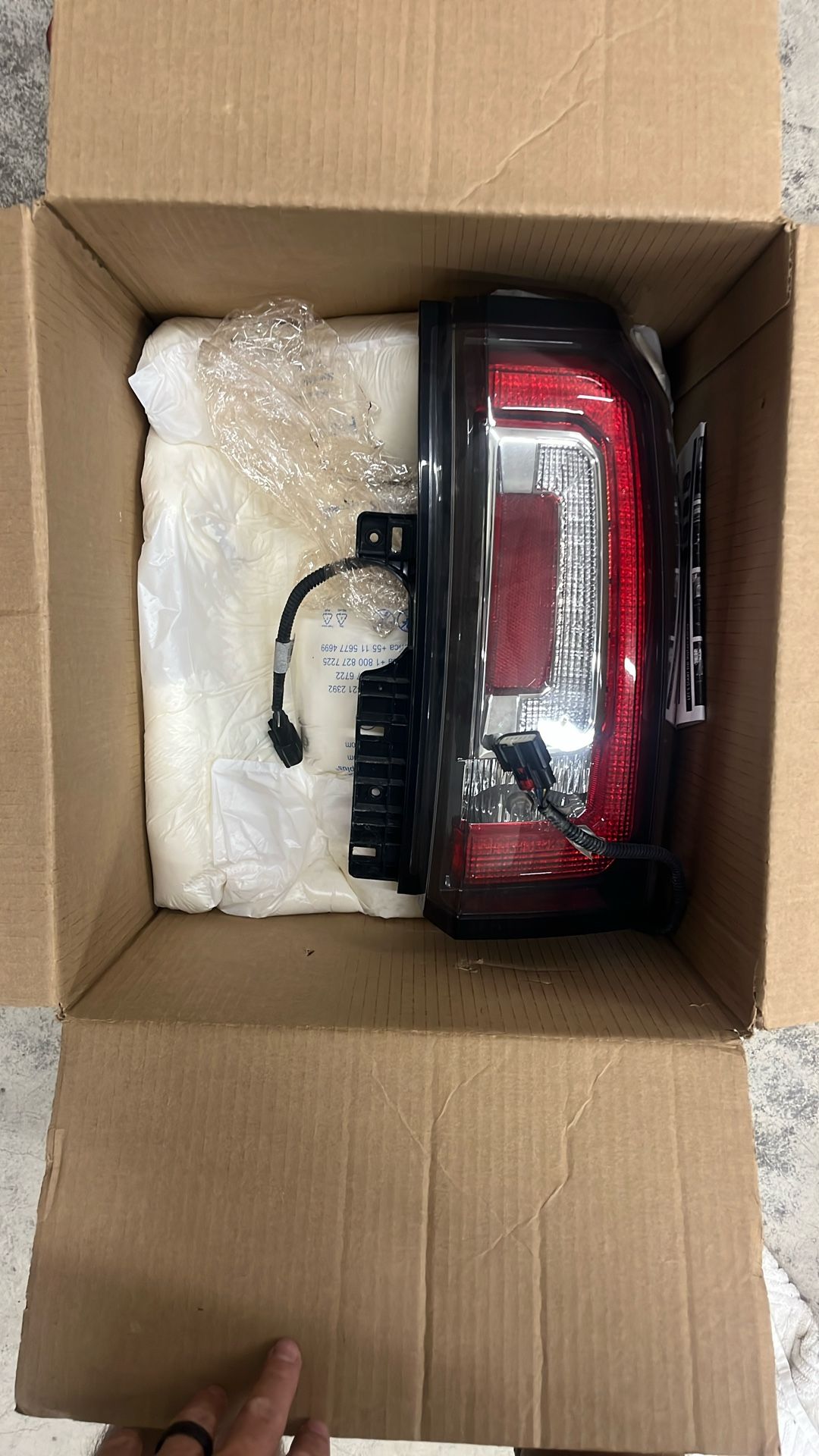2015 GMC Yukon Passenger Taillight Good Condition