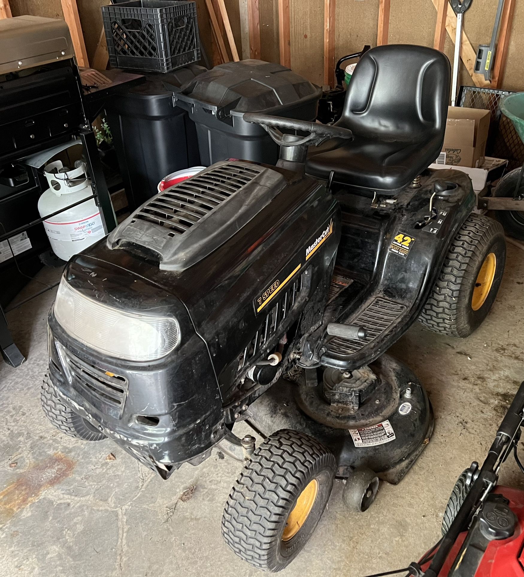 MDT MasterCut Riding Lawnmower - Tractor