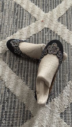 WOMENS BLACK DRESS SHOES IN A RARE SIZE 10 RECEIVED AS A GIFT BUT DIDNT FIT