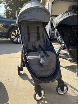 Stroller - baby jogger city tour 2