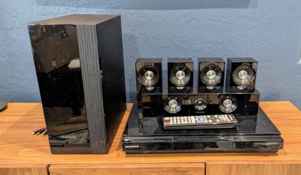 Samsung HT-D5210C 3D DVD/Blu-ray Player with Home Theater Surround 5.1