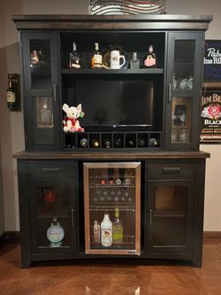 Bar/Hutch
