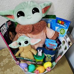 STAR WARS/ BABY YODA EASTER BASKET. ( PICK UP IN MODESTO.)